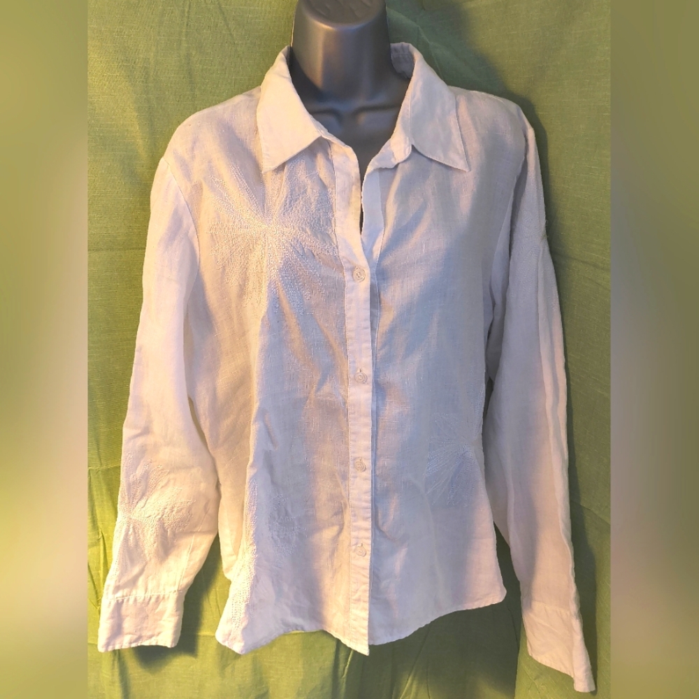 Liz Claiborne White Linen Button Down Top